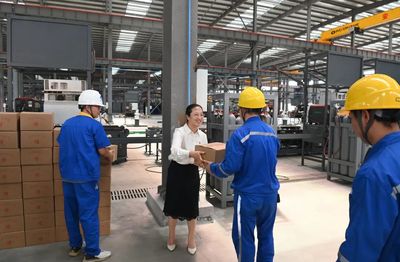 萬玲玲、張遠重帶隊為一線職工(工人)“送清涼”